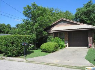 301 Ivy Ave, Luling, TX 78648
