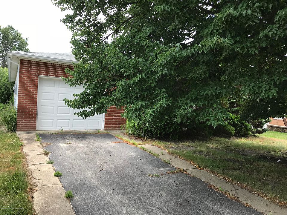 2nd image of 923 Jamaica Blvd