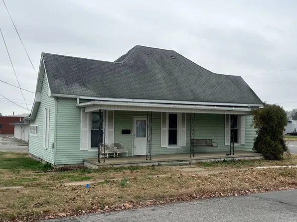 100 NE 6th St, Fairfield, IL 62837