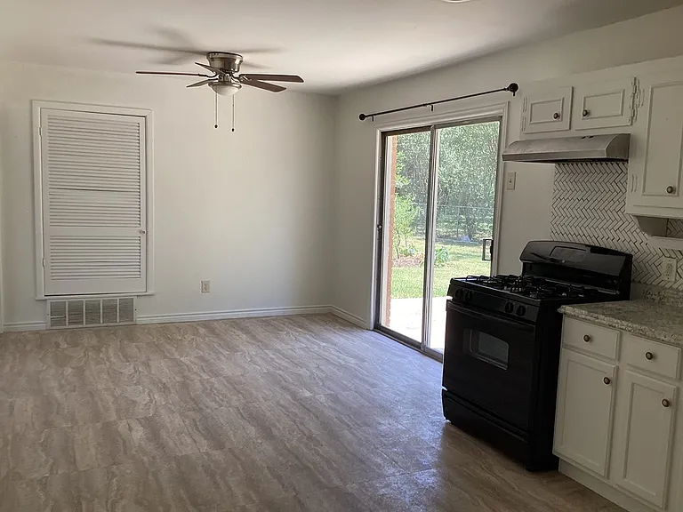155 Chateau Dr — Photo 4