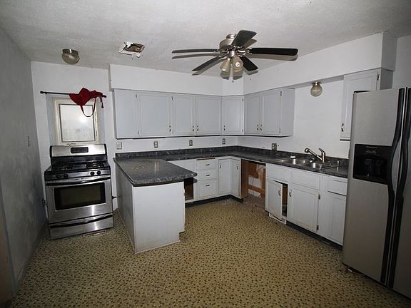 3rd image of 220 N Anita St