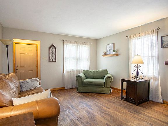 5th image of 2921 S Shore Dr