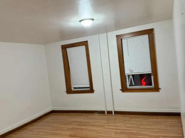 402 E Crawford St — Photo 1