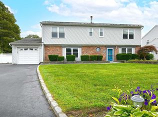 60 San Rafael Ave, Holbrook, NY 11741