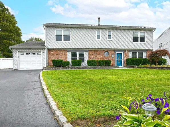 60 San Rafael Avenue, Holbrook, NY 11741