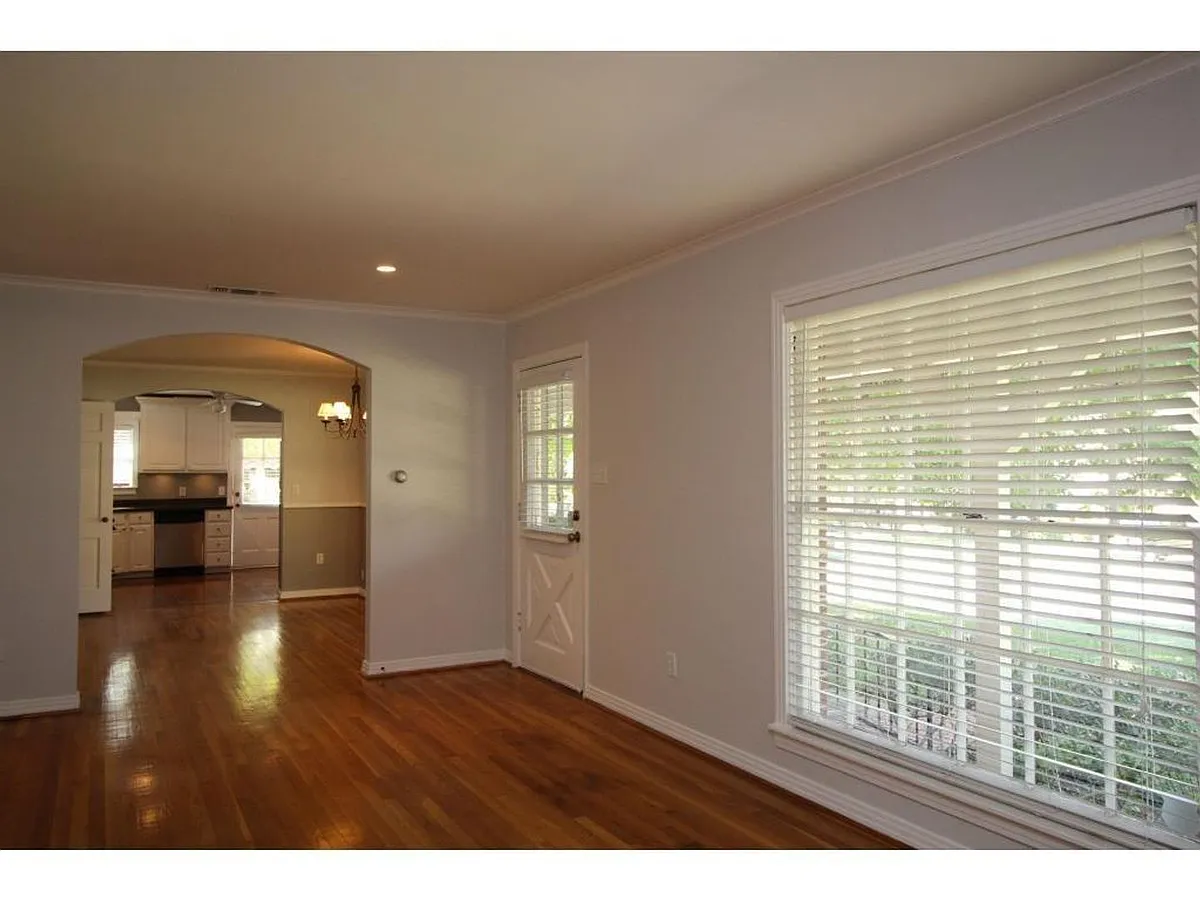 Building Photo - 3601 Park Hill Dr