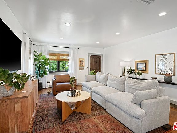 3rd image of 3514 Cerritos Ave