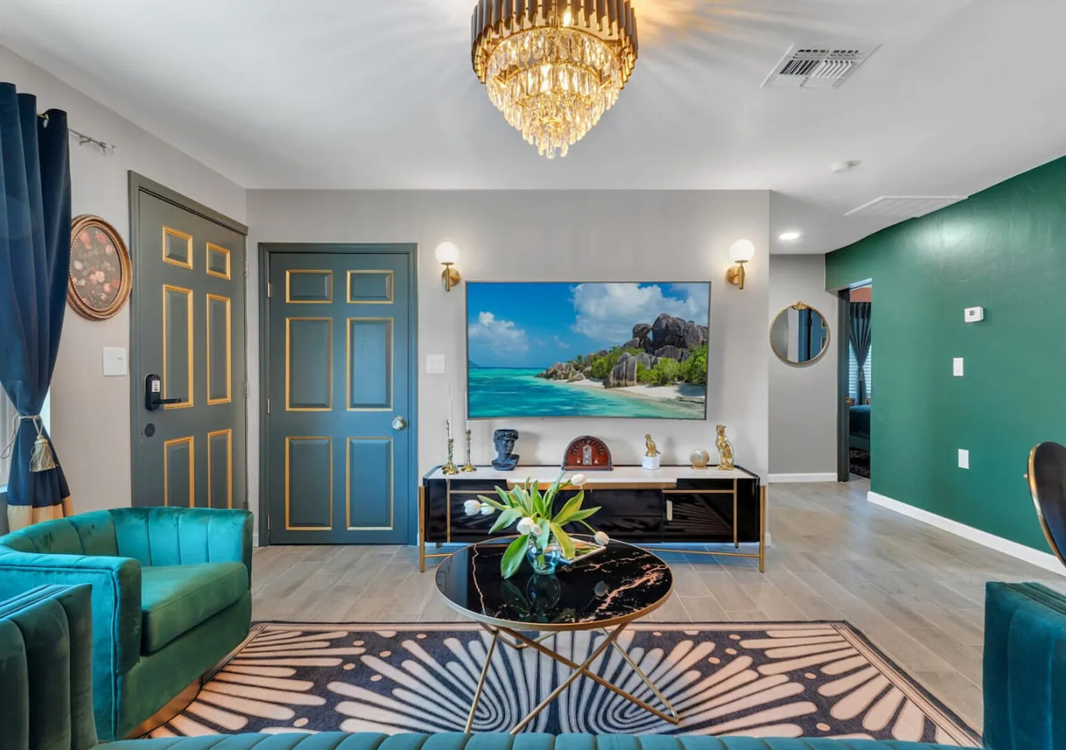 Low Cleaning Fee - Themed 1920's Gatsby Getaway — Photo 2