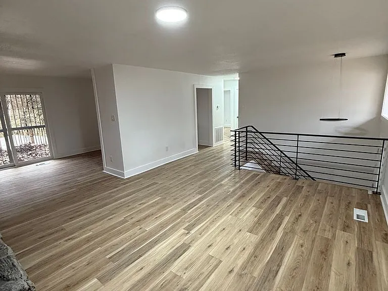 1501 Chris Dr — Photo 4