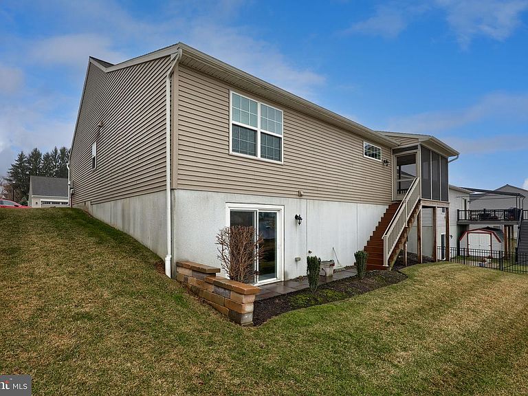 Listing photo 2