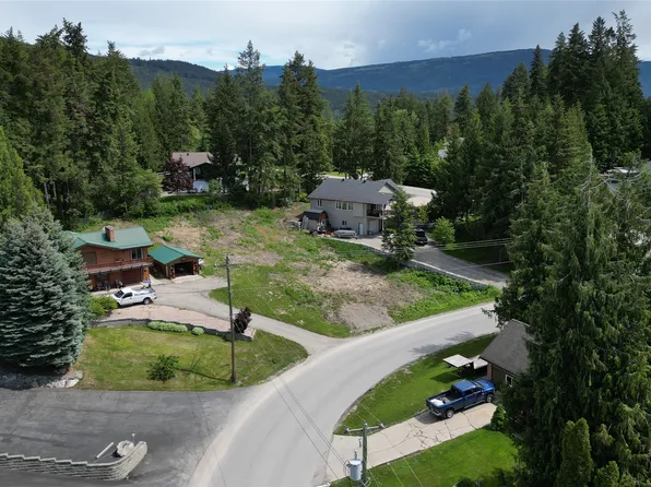2902 Cedar Dr, Columbia Shuswap, BC V0E 2W2