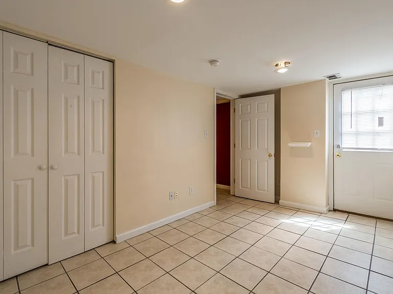 1218 N College — Photo 16