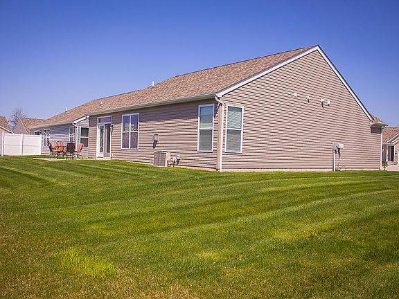 4th image of 153 E Broadstone Cres