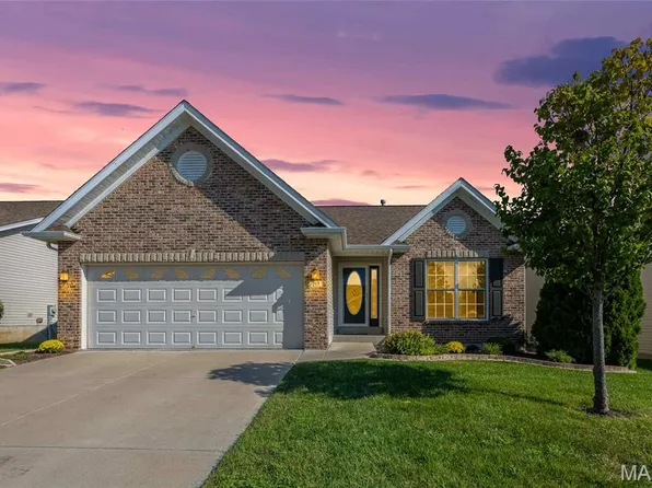 217 Crystal Ridge Dr, O'Fallon, MO 63366