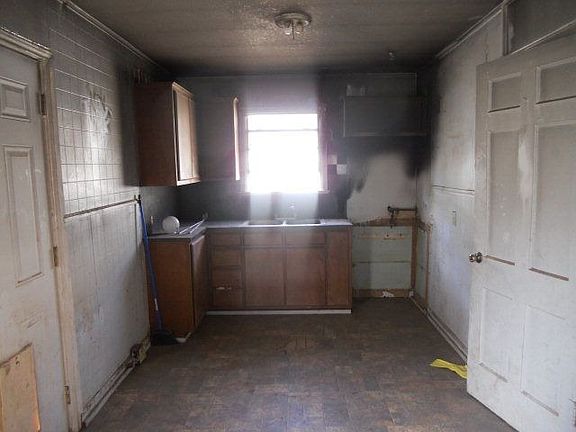 3rd image of 805 W 24th St