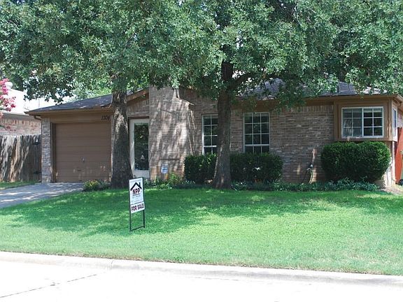 2nd image of 1304 Cardinal Oaks Dr