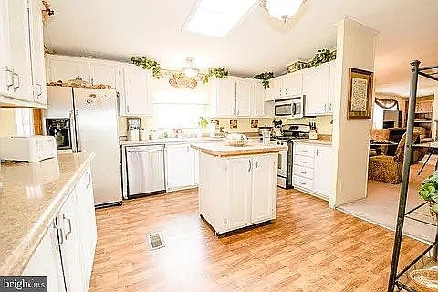 3rd image of 404 Boones Dr