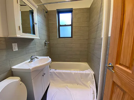 Rented by Parlor Real Estate Corp | media 17