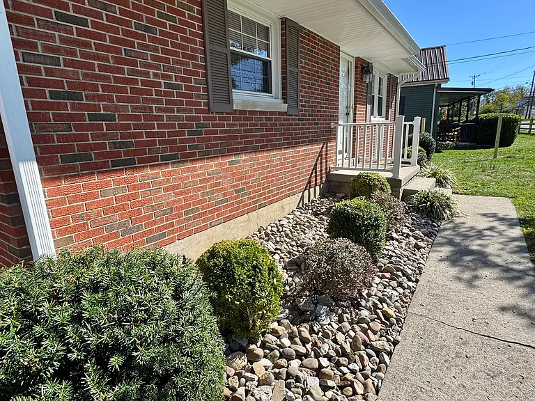209 Danville St — Photo 2