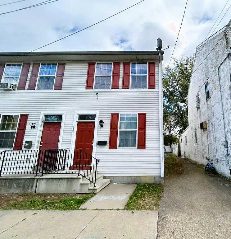 624 N Willow St photo 1