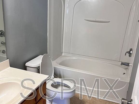 4th image of 3437 Broadwick St