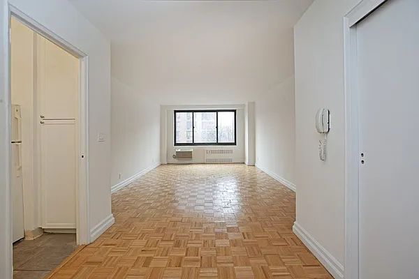 Rented by Olnick Organization | media 10