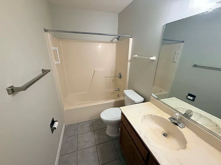 299 NW Lake City Ave #101 — Photo 6