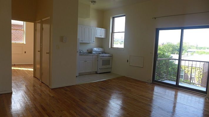 1st image of 549A 17th St APT 5