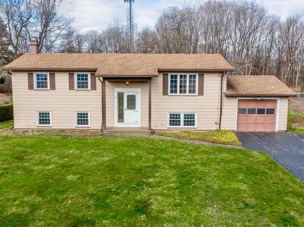 43 Edward Ln, Spencerport, NY 14559