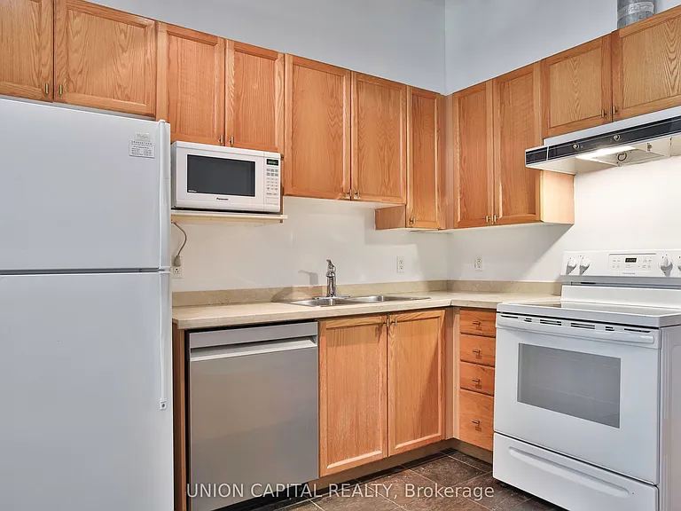 71 McCaul St #143 — Photo 12