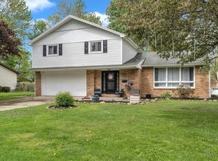 130 Cottonwood Dr, Williamsville, NY 14221