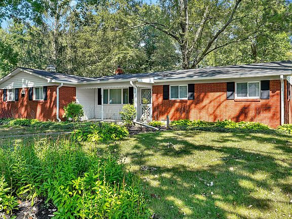 2nd image of 827 Eaglewood Dr