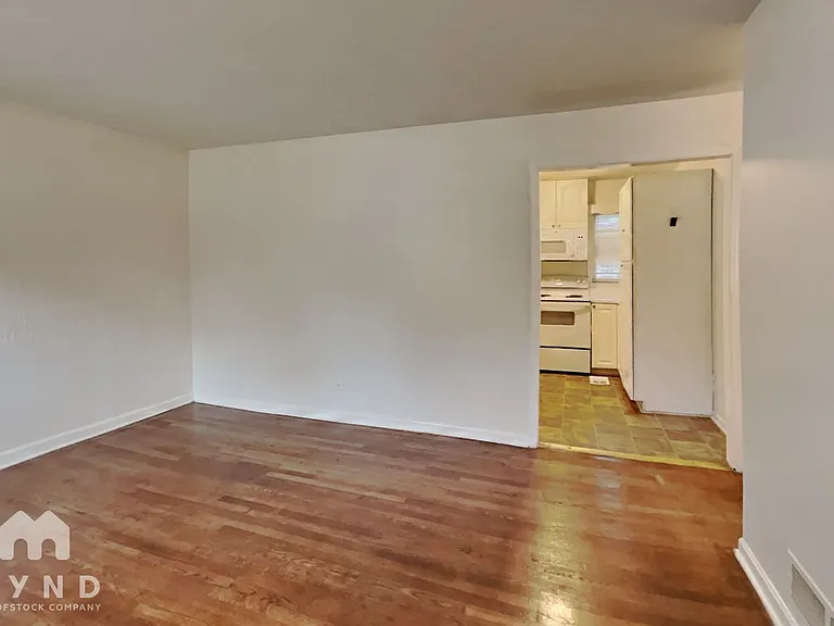 5860 Ronnie Dr — Photo 8