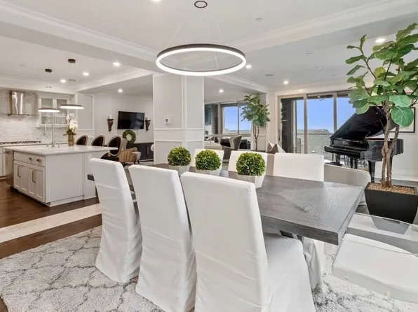 6811 Skyview Dr, Oakland, CA 94605