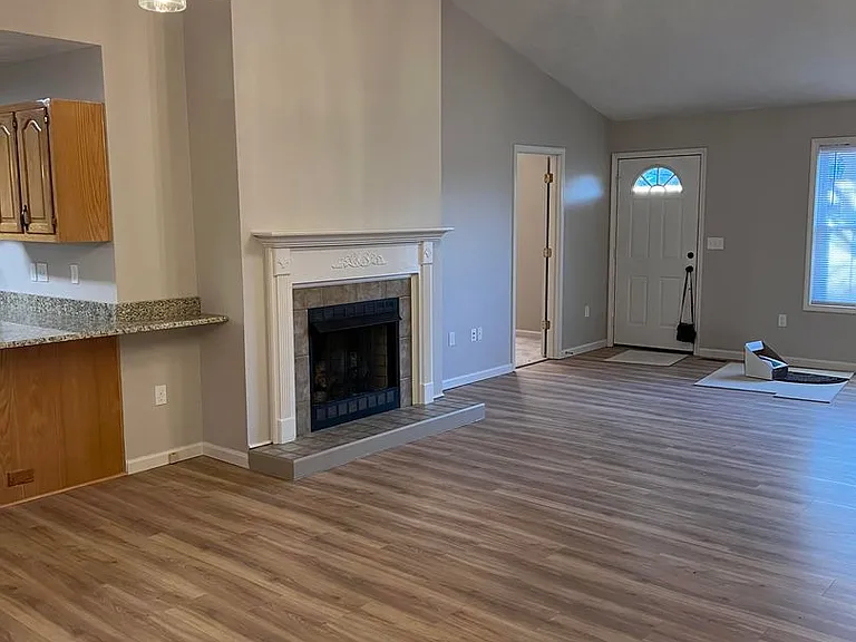 392 Southridge Cir — Photo 2