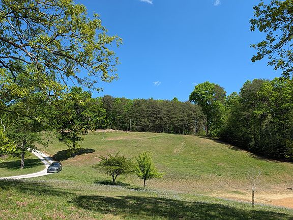4th image of 135 Garren Hart Ln