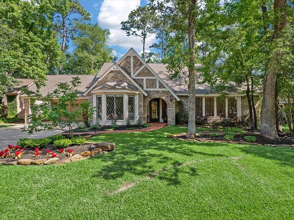 1st image of 10 Cape Chestnut Dr