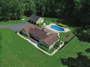 24 Forty Oaks Rd, Whitehouse Station, NJ 08889
