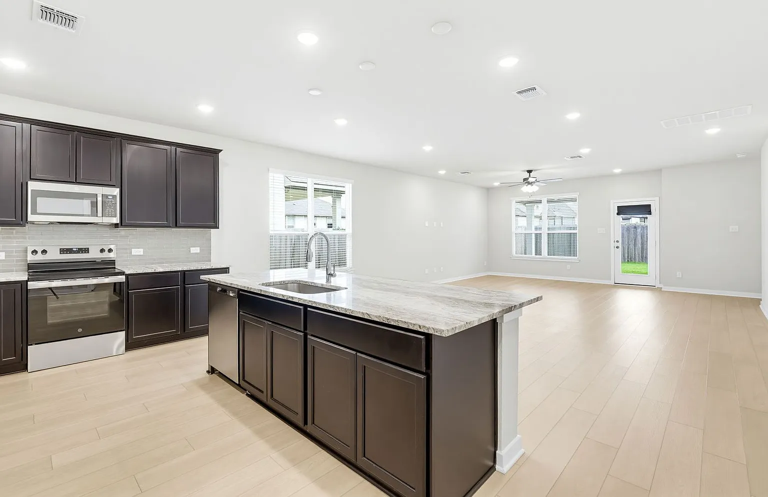 7828 Krenek Tap Dr — Photo 2