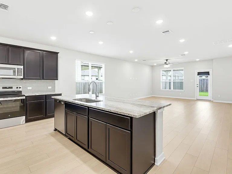 7828 Krenek Tap Dr — Photo 2