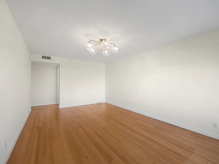 425 Euclid Ave #1077R — Photo 6