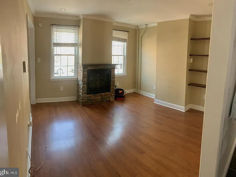 417 Leverington Ave — Photo 16