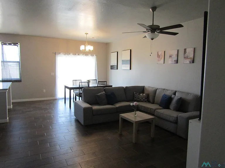 2404 W Briscoe Ave — Photo 6