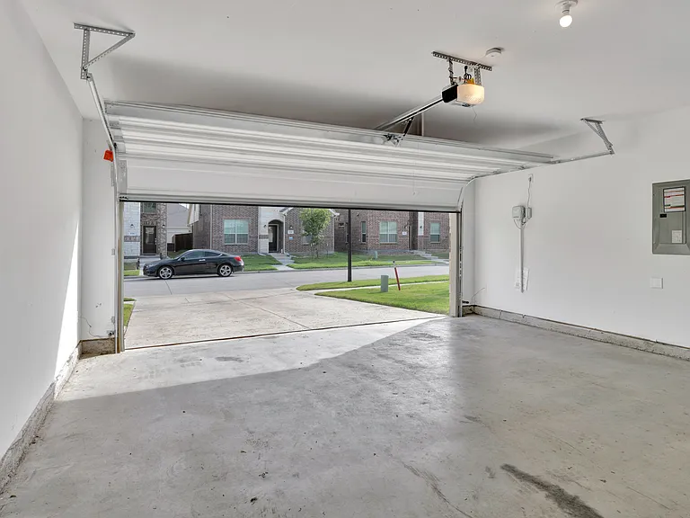 5317 Riverwalk Pkwy — Photo 48