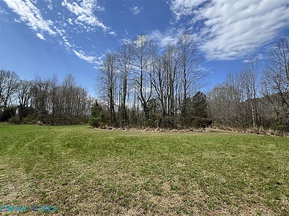 2nd image of 12 Old Fairport Rd