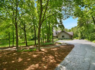 24 Robin Crest Rd, Hawthorn Woods, IL 60047