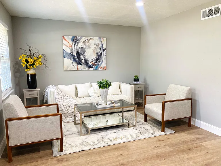 7404 Walling Ln — Photo 1