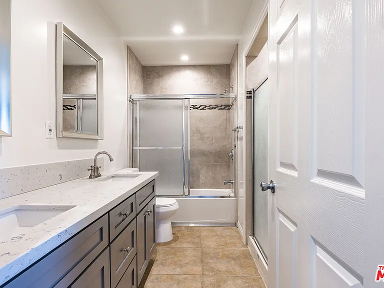 1112 Ocean Park Blvd #D — Photo 12