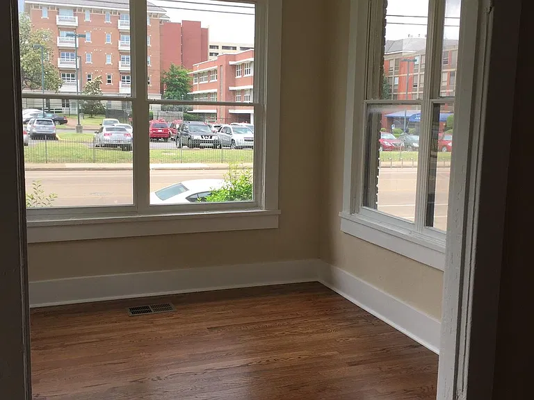 106 N McLean Blvd — Photo 5