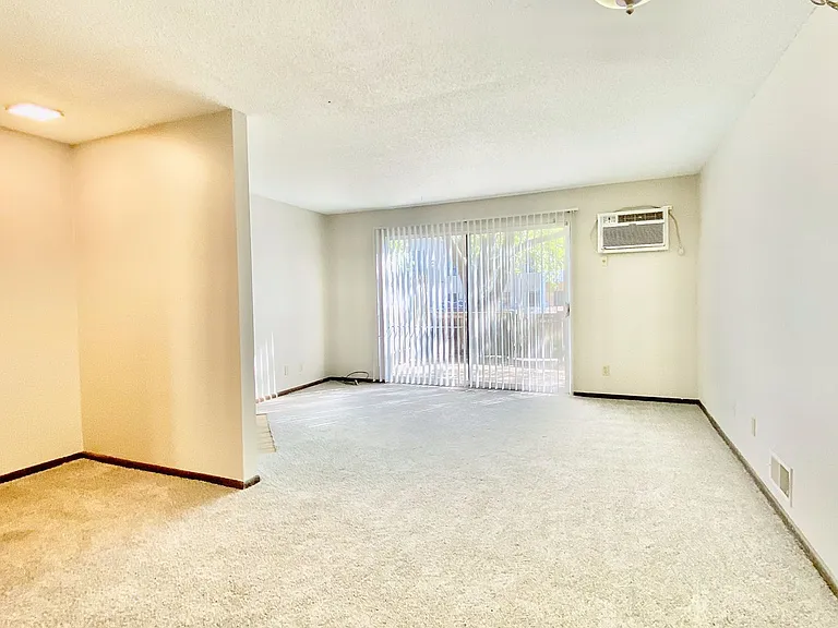 3043 Inglewood Ave S — Photo 10